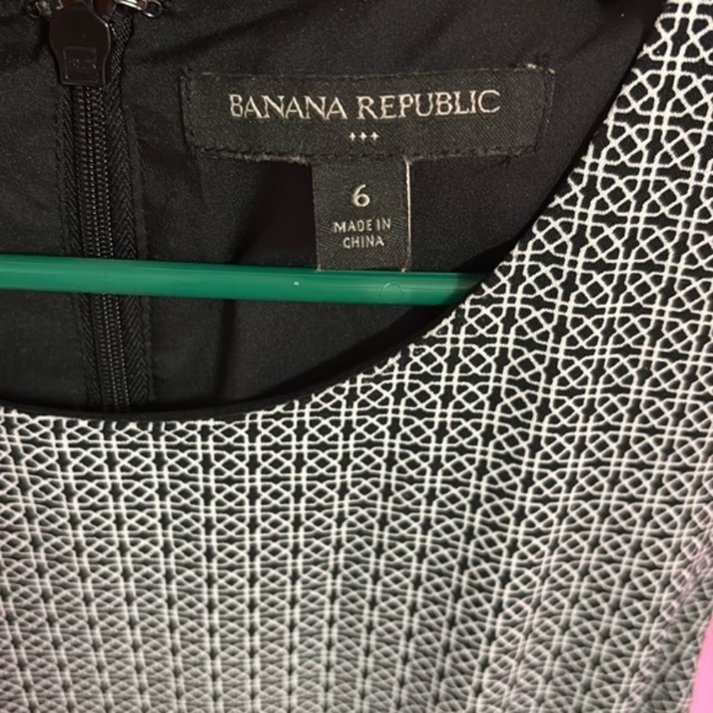 BANANA REPUBLIC Women's Black and White Geometric Print Dress size 6 casual